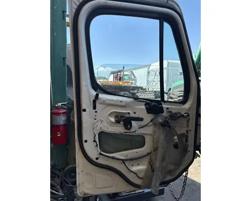 FREIGHTLINER m2 Cab