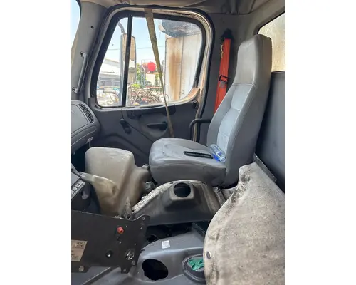 FREIGHTLINER m2 Cab