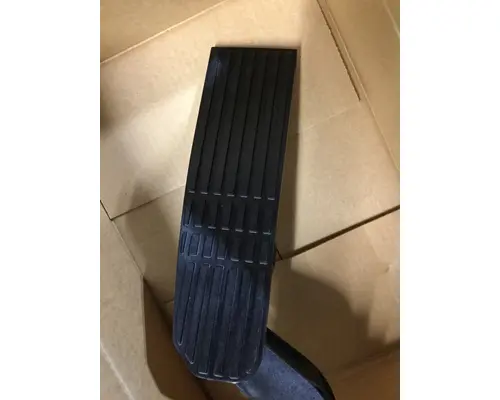 FREIGHTLINER  ACCELERATOR PARTS