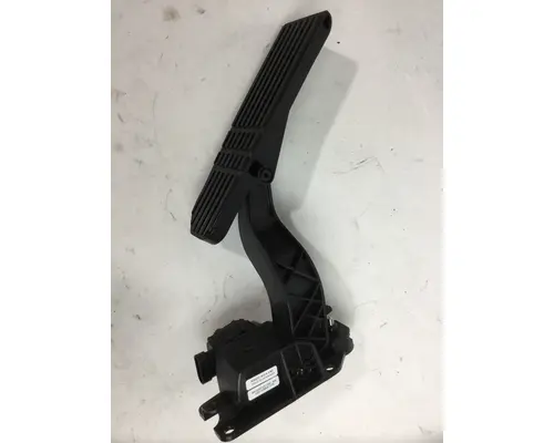 FREIGHTLINER  ACCELERATOR PARTS