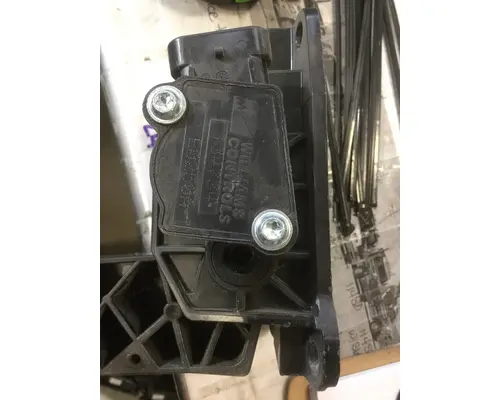FREIGHTLINER  ACCELERATOR PARTS