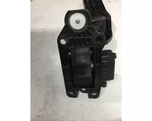 FREIGHTLINER  Accelerator Parts