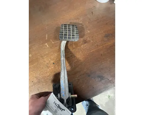 FREIGHTLINER  Accelerator Parts