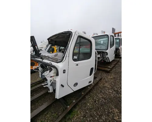 FREIGHTLINER  Cab