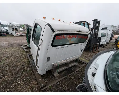FREIGHTLINER  Cab