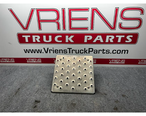 FREIGHTLINER  Catwalk / Deck Plate