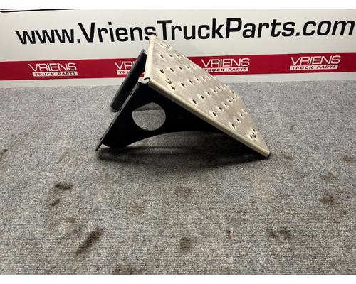 FREIGHTLINER  Catwalk  Deck Plate