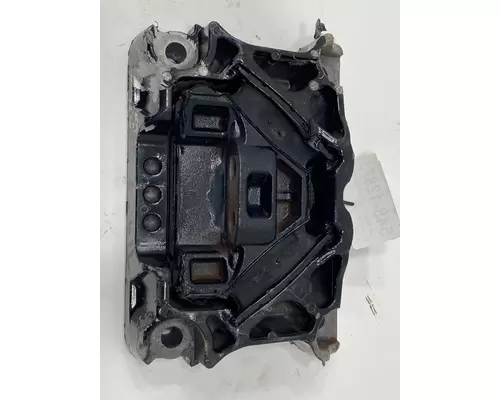 FREIGHTLINER  Engine Mounts