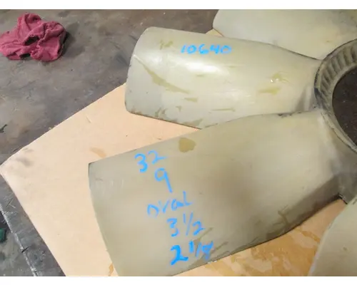 FREIGHTLINER  Fan Blade