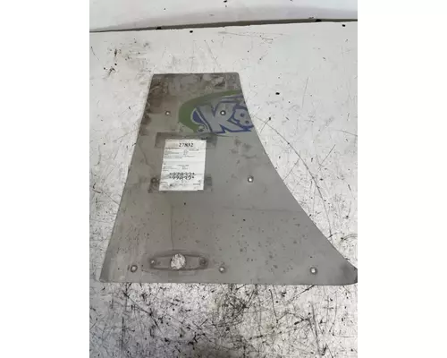 FREIGHTLINER  Fender Extension