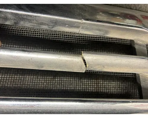 FREIGHTLINER  Grille