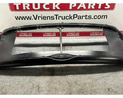 FREIGHTLINER  Grille
