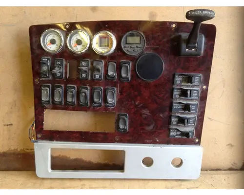 FREIGHTLINER  Instrument Cluster