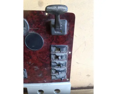 FREIGHTLINER  Instrument Cluster