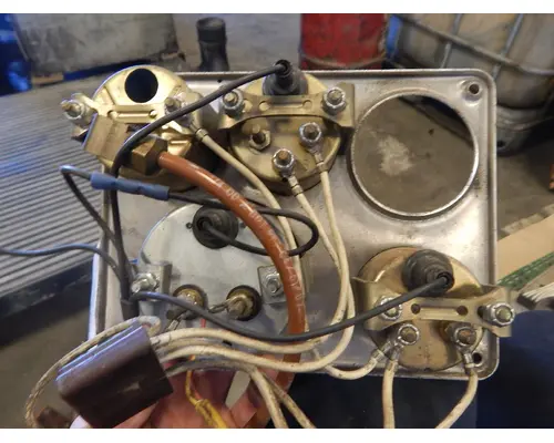 FREIGHTLINER  Instrument Cluster