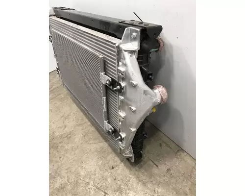 FREIGHTLINER  Radiator