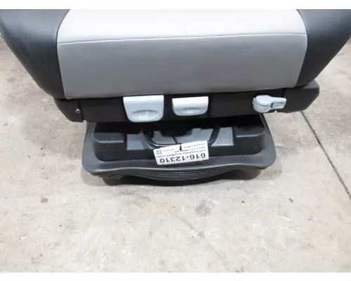 FREIGHTLINER  Seat, Front