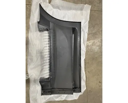 FREIGHTLINER  Skirt