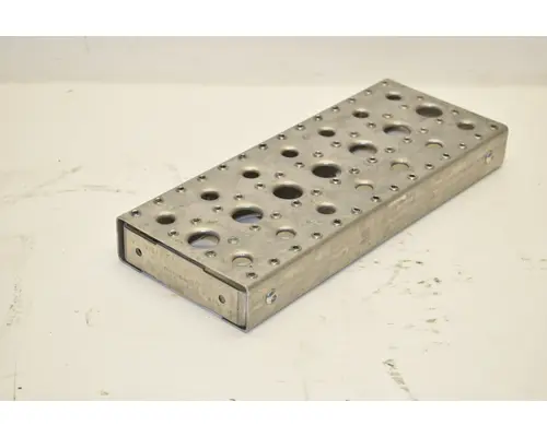 FREIGHTLINER  Step