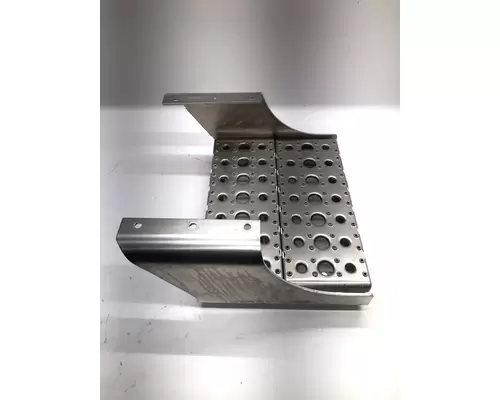 FREIGHTLINER  Step