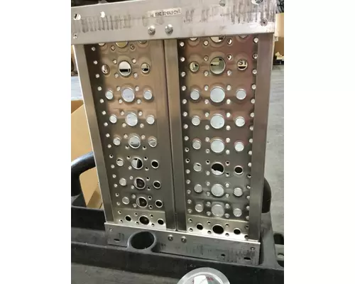 FREIGHTLINER  Step