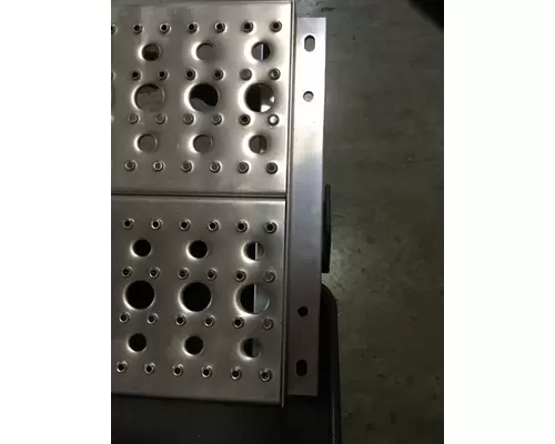 FREIGHTLINER  Step