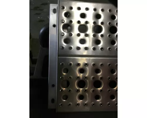 FREIGHTLINER  Step