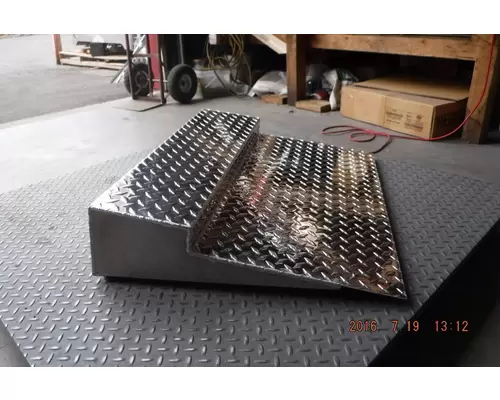 FREIGHTLINER  TOOL BOX COVER