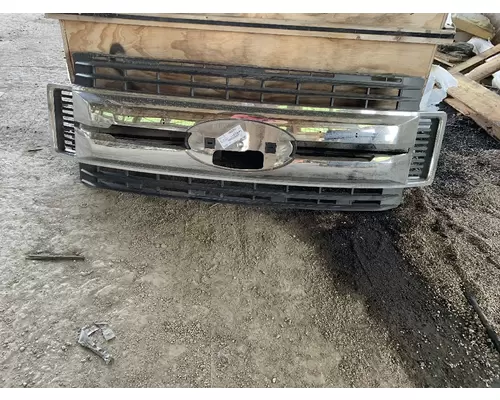 Grille FORD F250 Custom Truck One Source