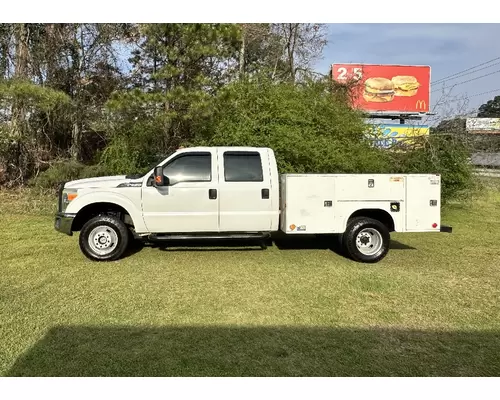 Complete Vehicle FORD F350 B &amp; W  Truck Center