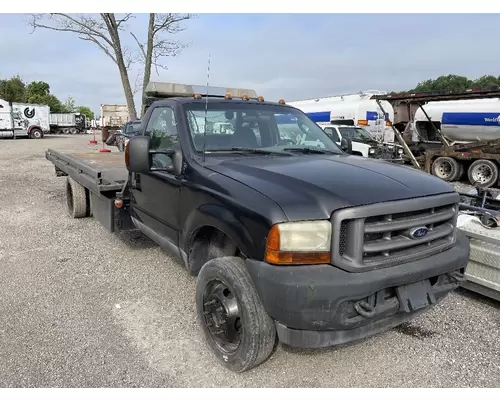 Complete Vehicle FORD F550 2679707 Ontario Inc