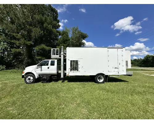 Complete Vehicle FORD F650 B &amp; W  Truck Center
