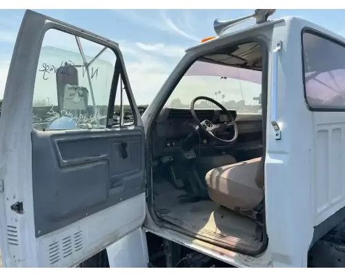 Ford F700 Cab