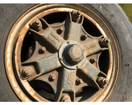 Ford F700 Hub