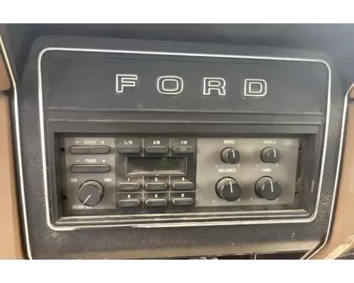 Ford F700 Radio