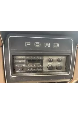 Ford F700 Radio