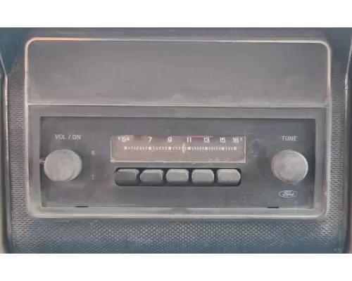 Ford F700 Radio