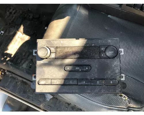 Radio Ford F750 Vander Haags Inc Dm
