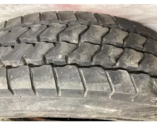 Ford F800 Tires