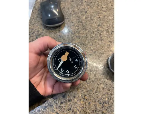 Gauges (all) FORD L8000 Truck Salvage International Inc