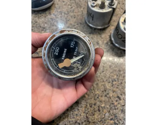 Gauges (all) FORD L8000 Truck Salvage International Inc