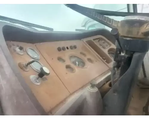 Ford L800 Instrument Cluster