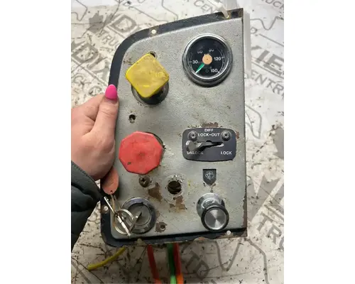 Ford L9000 Dash Assembly