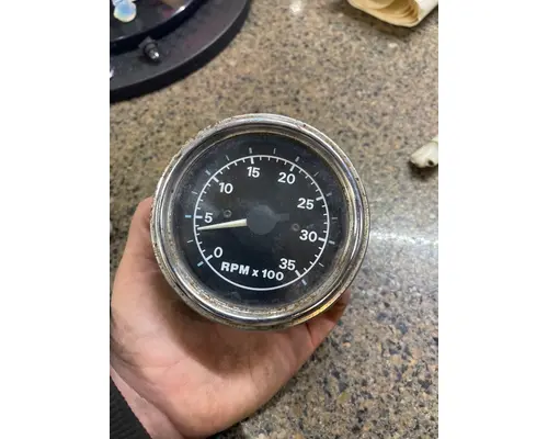 Gauges (all) FORD L9000 Truck Salvage International Inc