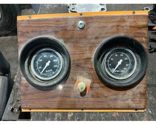 Instrument Cluster FORD L9000 Truck Salvage International Inc