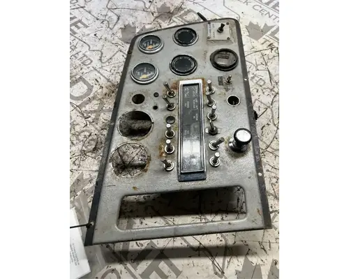 Ford L9000 Instrument Cluster
