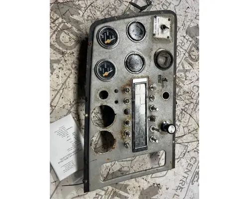 Ford L9000 Instrument Cluster