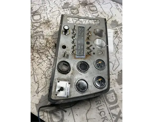Ford L9000 Instrument Cluster