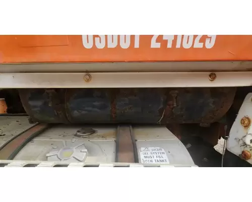 Ford LA9000 Aero Max 106 Air Tank