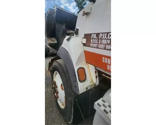 Ford LA9000 Aero Max 106 Fender Extension